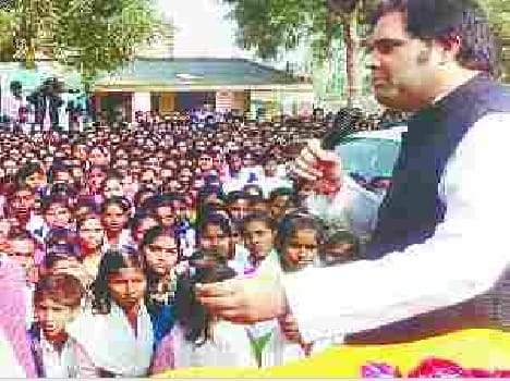 Rates are fixed in Govt Jobs in UP : Varun Gandhi